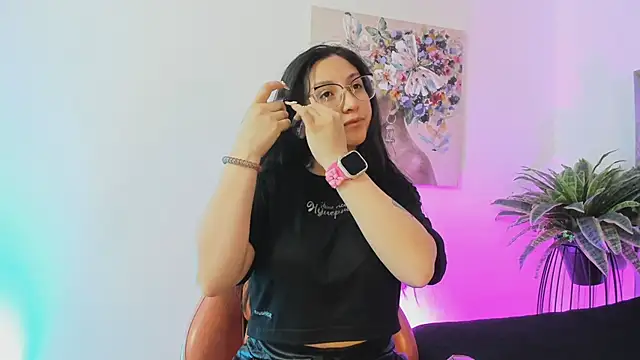 Snapshot of lucy_neil chatting on 11/29/25, 02:34 lucy neil online show from 11/29/25, 02:34