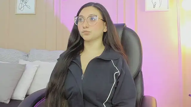 Snapshot of lucy_neil chatting on 02/10/26, 02:54 lucy neil online show from 02/10/26, 02:54