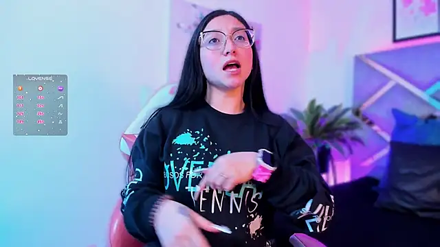 Snapshot of lucy_neil chatting on 11/06/25, 02:37 lucy neil online show from 11/06/25, 02:37