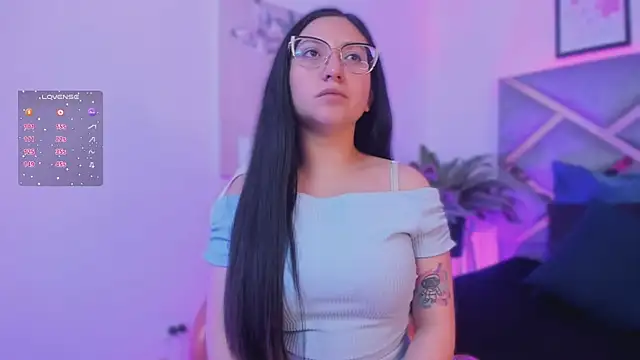 Snapshot of lucy_neil chatting on 10/19/25, 02:36 lucy neil online show from 10/19/25, 02:36