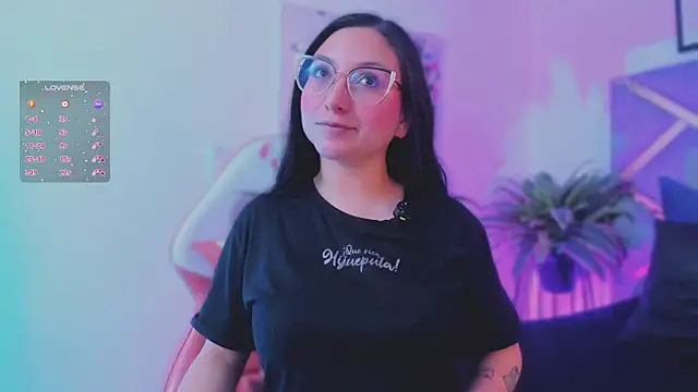 Snapshot of lucy_neil chatting on 12/17/25, 02:38 lucy neil online show from 12/17/25, 02:38