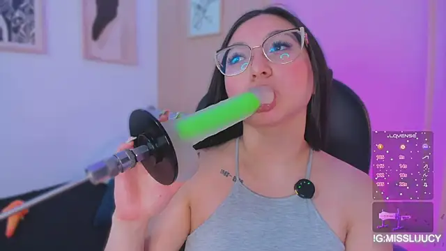 lucy neil online show from 04/11/26, 07:45