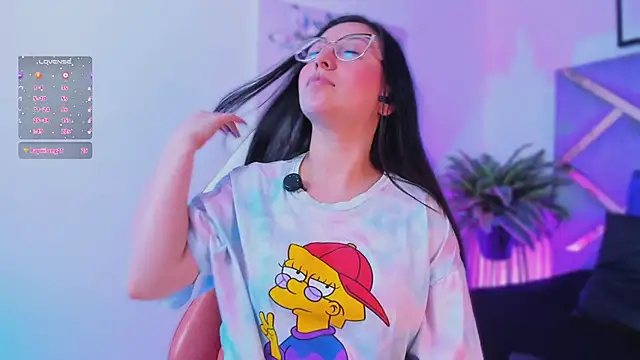 Snapshot of lucy_neil chatting on 12/21/25, 11:38 lucy neil online show from 12/21/25, 11:38