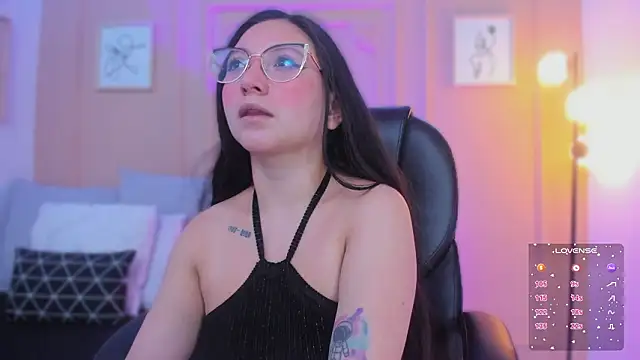 Snapshot of lucy_neil chatting on 02/21/26, 02:35 lucy neil online show from 02/21/26, 02:35