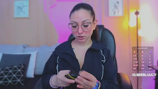 lucy neil online show from 03/29/26, 02:35