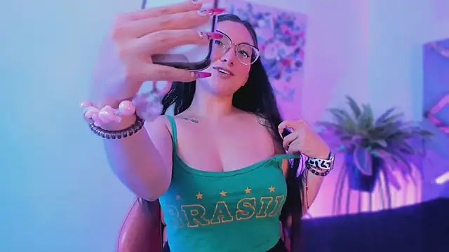 Snapshot of lucy_neil chatting on 01/13/26, 02:37 lucy neil online show from 01/13/26, 02:37