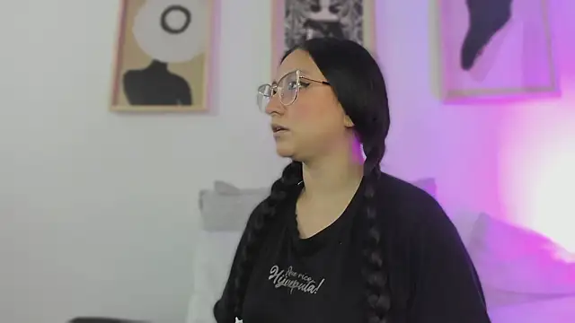 Snapshot of lucy_neil chatting on 02/13/26, 02:33 lucy neil online show from 02/13/26, 02:33