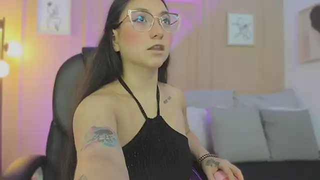 Snapshot of lucy_neil chatting on 02/03/26, 02:32 lucy neil online show from 02/03/26, 02:32