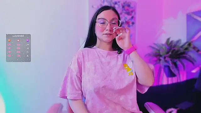 Snapshot of lucy_neil chatting on 11/19/25, 03:50 lucy neil online show from 11/19/25, 03:50