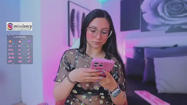 Snapshot of lucy_neil chatting on 09/30/25, 07:09 lucy neil online show from 09/30/25, 07:09