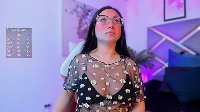 Snapshot of lucy_neil chatting on 10/16/25, 02:42 lucy neil online show from 10/16/25, 02:42