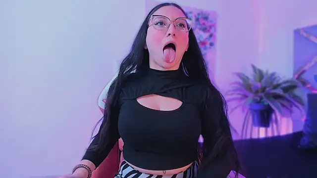 Snapshot of lucy_neil chatting on 01/15/26, 02:37 lucy neil online show from 01/15/26, 02:37