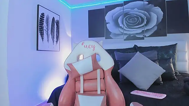 Snapshot of lucy_neil chatting on 10/06/25, 07:03 lucy neil online show from 10/06/25, 07:03