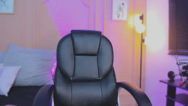 lucy neil online show from 04/11/26, 02:41