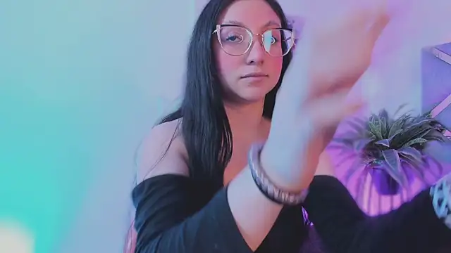 Snapshot of lucy_neil chatting on 12/02/25, 02:45 lucy neil online show from 12/02/25, 02:45