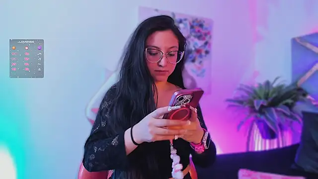 Snapshot of lucy_neil chatting on 11/30/25, 02:45 lucy neil online show from 11/30/25, 02:45