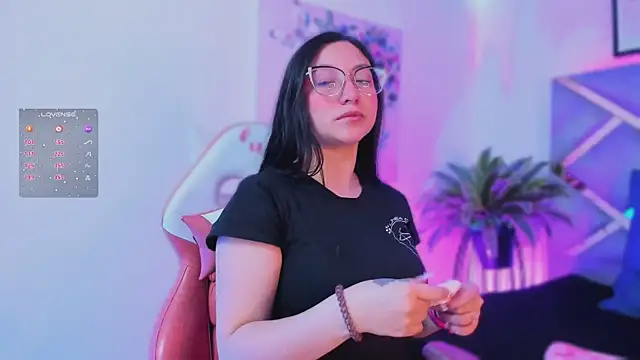 Snapshot of lucy_neil chatting on 11/07/25, 02:38 lucy neil online show from 11/07/25, 02:38