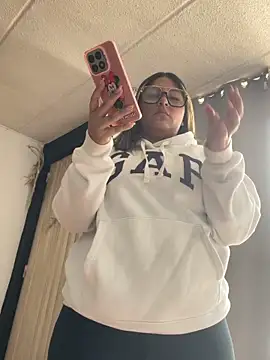 isabellaa 3 online show from 04/28/26, 08:24