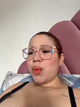 Lucyklein2022 online show from 03/22/26, 06:42