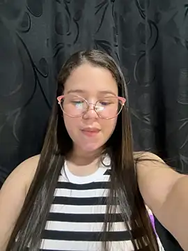 Snapshot of Lucyklein2022 chatting on 12/31/24, 05:33 Lucyklein2022 online show from 12/31/24, 05:33