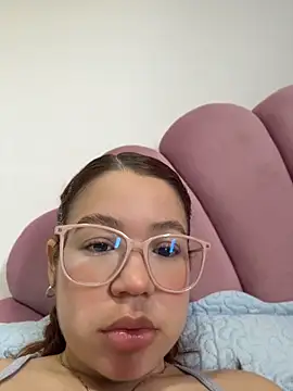 Lucyklein2022 online show from 04/14/26, 04:01