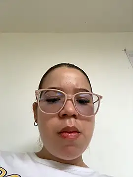 Lucyklein2022 online show from 03/29/26, 04:41