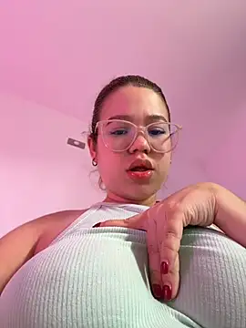 Snapshot of Lucyklein2022 chatting on 04/19/26, 06:10 Lucyklein2022 online show from 04/19/26, 06:10