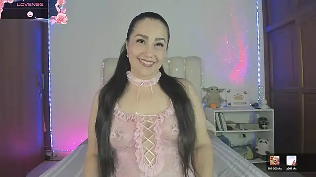 Snapshot of yelenaowens chatting on 05/22/26, 01:25 yelenaowens online show from 05/22/26, 01:25