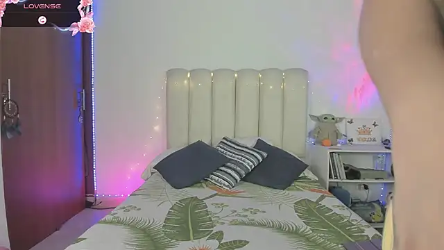 Snapshot of yelenaowens chatting on 06/10/26, 01:40 yelenaowens online show from 06/10/26, 01:40