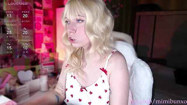 Snapshot of freya_sunny chatting on 02/02/26, 05:17 freya sunny online show from 02/02/26, 05:17