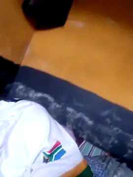 Snapshot of LULE37587001 chatting on 11/13/25, 12:42 LULE37587001 online show from 11/13/25, 12:42