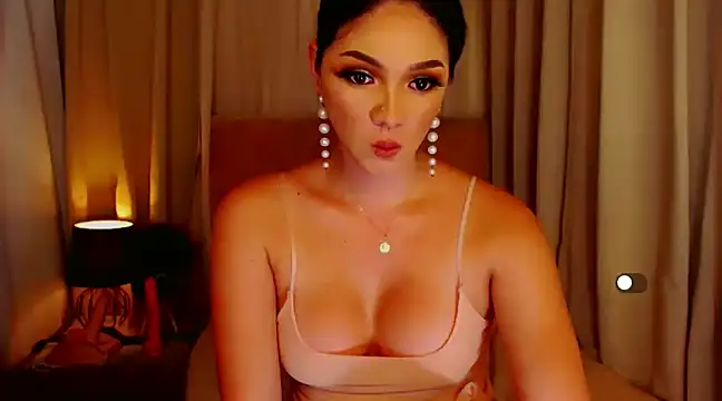 Snapshot of mistressseductionleah chatting on 12/05/24, 06:37 mistressseductionleah online show from 12/05/24, 06:37