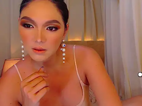 Snapshot of mistressseductionleah chatting on 04/02/26, 08:32 mistressseductionleah online show from 04/02/26, 08:32