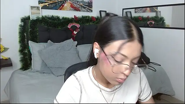 vaness weet online show from 12/19/25, 08:44