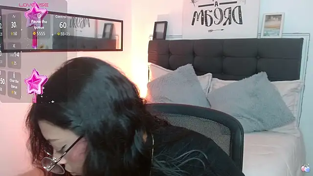 vaness weet online show from 10/11/25, 07:37