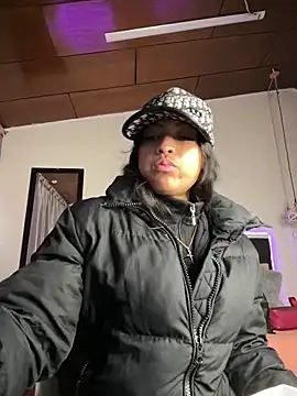 vaness weet online show from 03/22/25, 01:08