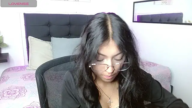 Snapshot of vaness_weet chatting on 05/25/26, 08:18 vaness weet online show from 05/25/26, 08:18