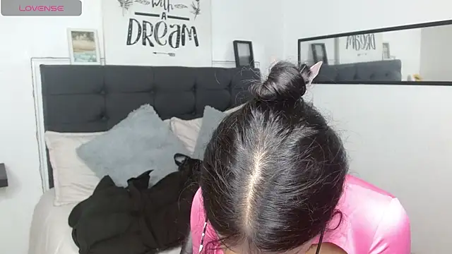 vaness weet online show from 10/07/25, 08:10