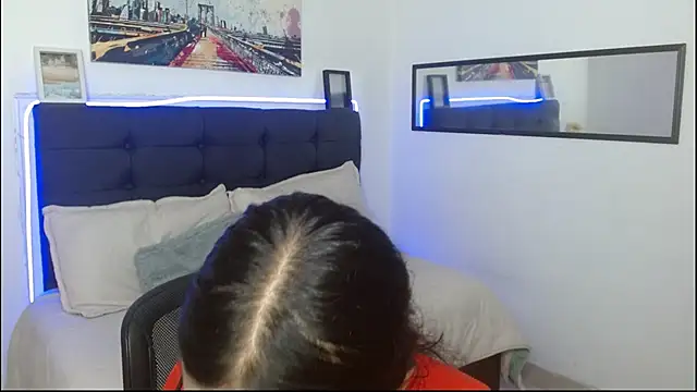 vaness weet online show from 12/03/25, 09:14