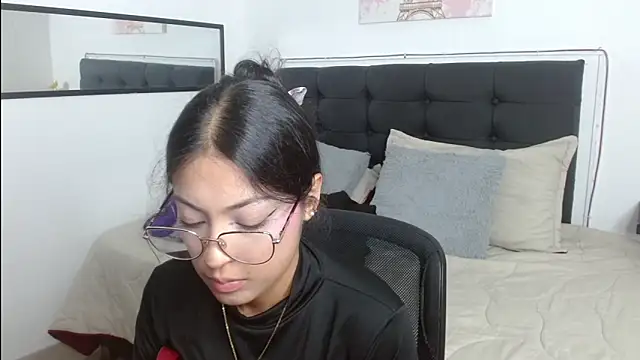 Snapshot of vaness_weet chatting on 04/26/26, 08:28 vaness weet online show from 04/26/26, 08:28