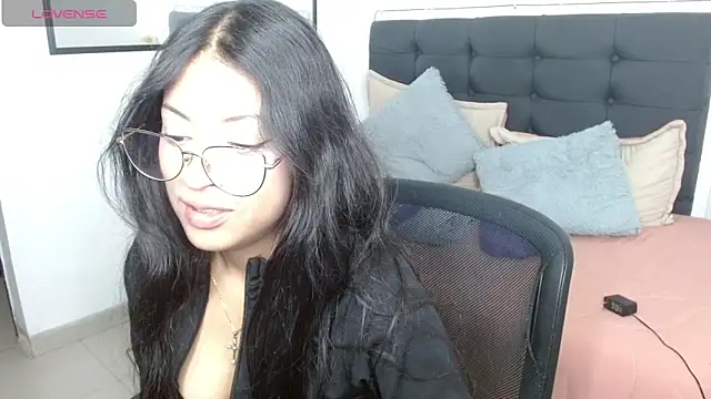 Snapshot of vaness_weet chatting on 06/15/26, 07:46 vaness weet online show from 06/15/26, 07:46