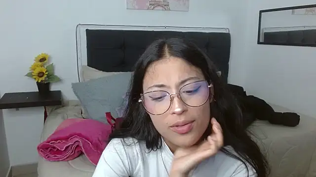 Snapshot of vaness_weet chatting on 04/28/26, 07:51 vaness weet online show from 04/28/26, 07:51