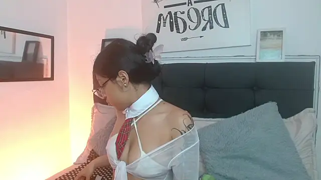 vaness weet online show from 10/18/25, 08:22