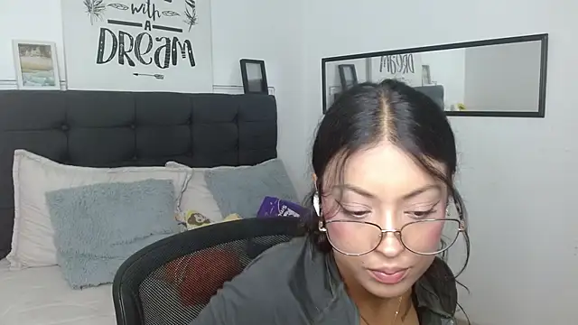 vaness weet online show from 10/03/25, 07:37