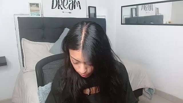 vaness weet online show from 09/25/25, 03:40