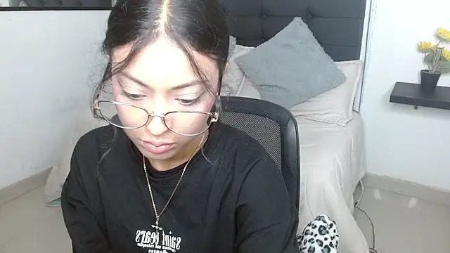 vaness weet online show from 11/15/25, 07:40