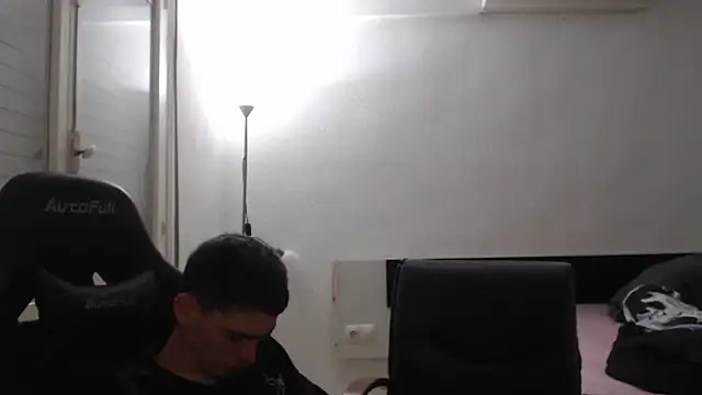 Snapshot of OnlySolovicio chatting on 10/29/25, 07:57 OnlySolovicio online show from 10/29/25, 07:57