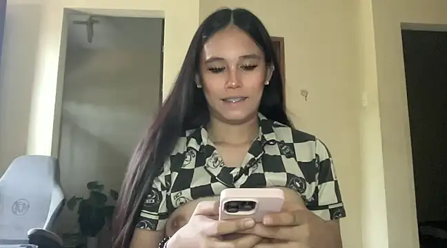 Snapshot of MeganTheRarest chatting on 02/26/25, 05:35 MeganTheRarest online show from 02/26/25, 05:35