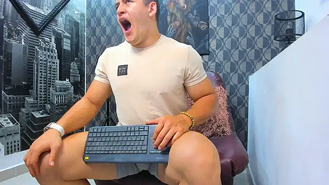 Leonsmoron online show from 12/15/25, 10:48