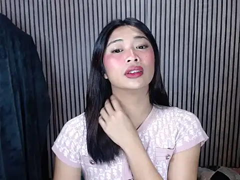 Snapshot of Maria-Moore chatting on 10/21/25, 06:40 Maria-Moore online show from 10/21/25, 06:40